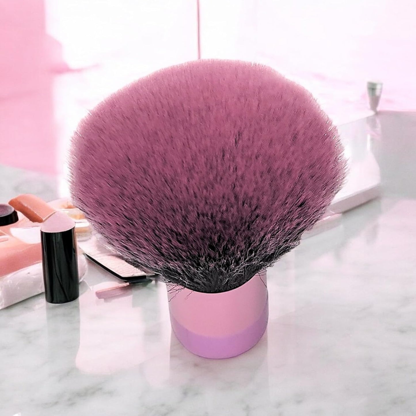 Pink Kabuki Brush – Luxurious Versatility for Face, Body & Barber Use. Designed with plush, fluffy bristles. Perfect for Spray Tan Powder or Blending Bronzer.