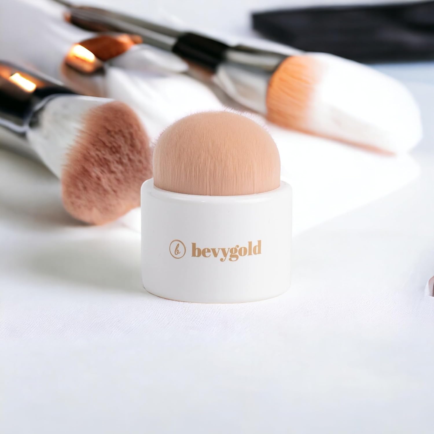 Mushroom head brush for foundation, lips, concealer, makeup, eyeshadow, blending and flawless application. It's round shape and dense bristles are designed to blend perfectly for a natural finish.